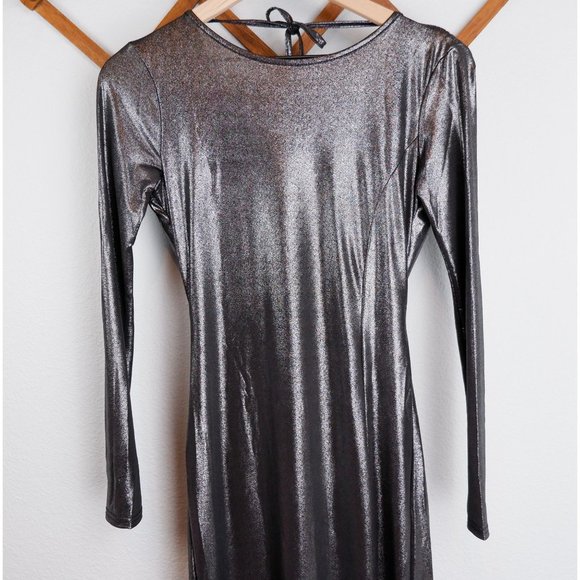 NEW Boohoo Grace Metallic Cowl Back Long Sleeve Maxi Dress, size 6 - Picture 4 of 16